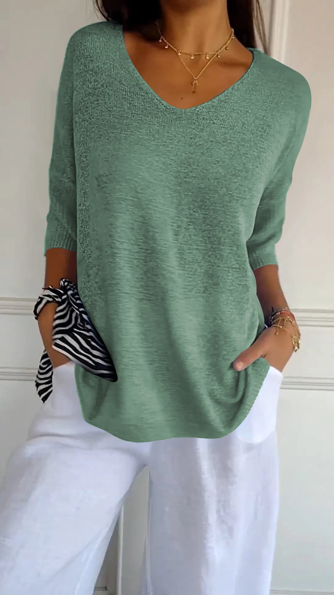 Talia | LILITH V-NECK KNIT TOP